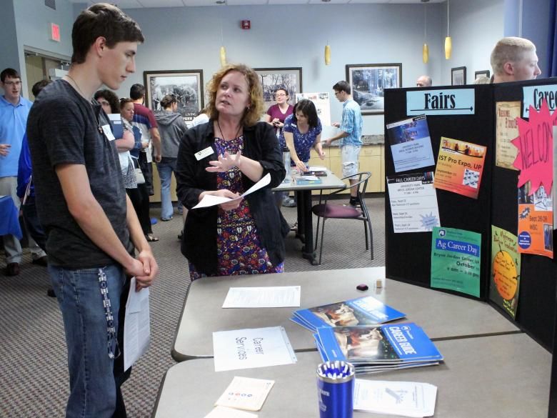 New student meets with Career Services at an information session