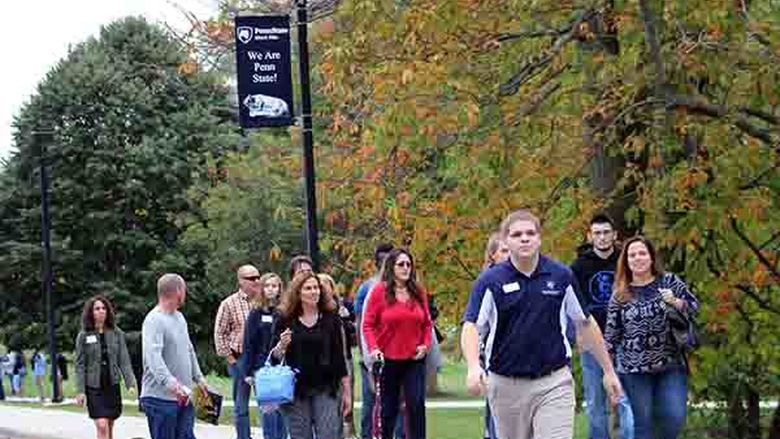 Lion ambassador gives a campus tour to prospective students and families.