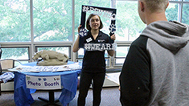Students take photos at New Student Orientation