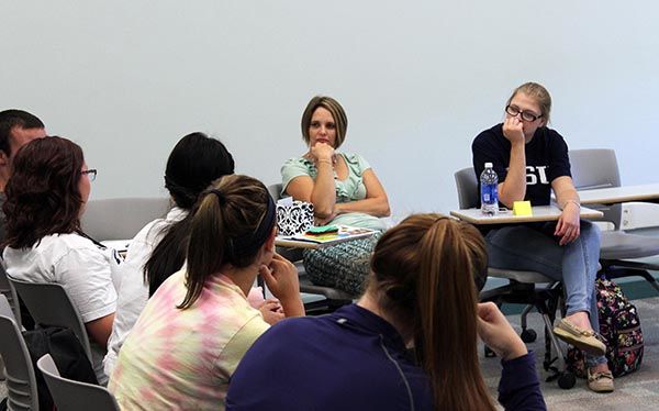 First-year Seminiar discussion group. Kendra Sites, Penn State Mont Alto Academic Support Center leads a First-year Seminar discussion group.
