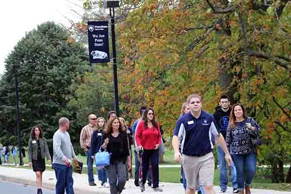 Lion ambassador gives a campus tour to prospective students and families.